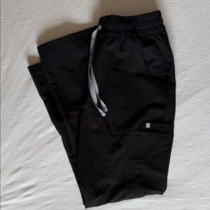 Figs Women’s High Waisted Dowa Scrub Pants: Size Medium in Black